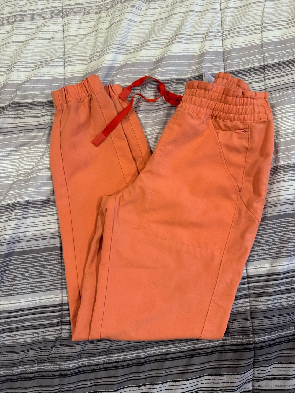 Figs Women's Coral Drawstring Jogger Pants